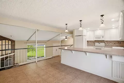Kitchen - 6404 E 17th Ave, Spokane Valley, WA 99212 photo 2 of 6