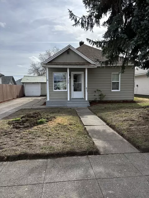 Exterior - 708 E Providence Ave, Spokane, WA 99207 photo 3 of 4
