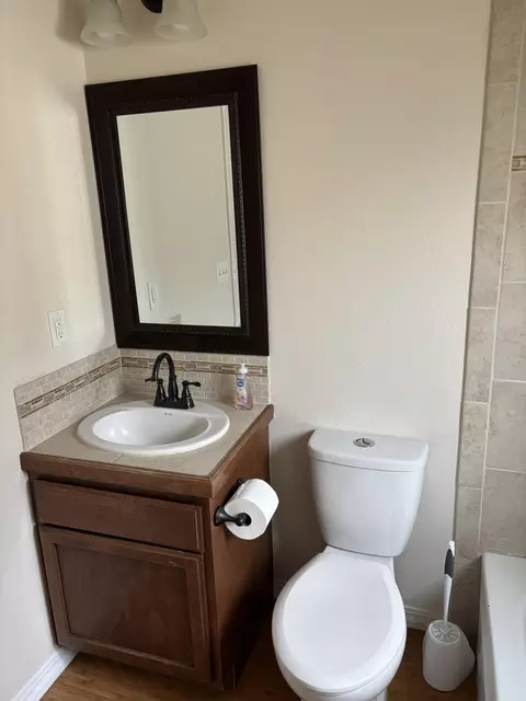 Bath - 708 E Providence Ave, Spokane, WA 99207 photo 1 of 2