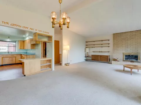 Living - 2903 E 13th Ave, Spokane, WA 99202 photo 3 of 4