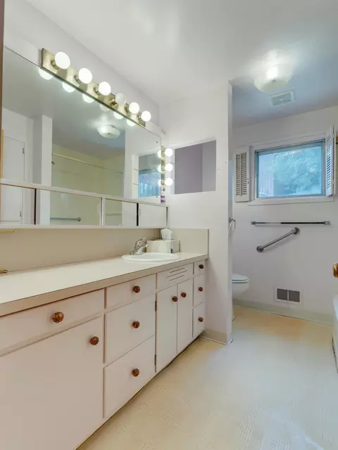 Bath - 2903 E 13th Ave, Spokane, WA 99202 photo 1 of 2