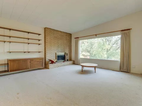 Living - 2903 E 13th Ave, Spokane, WA 99202 photo 1 of 4