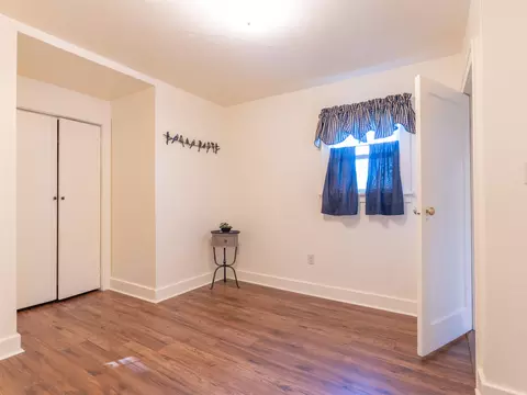 Bedroom - 724 E Broad Ave, Spokane, WA 99207 photo 1 of 3