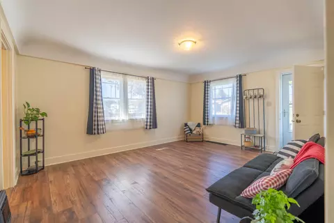 Living - 724 E Broad Ave, Spokane, WA 99207 photo 1 of 2