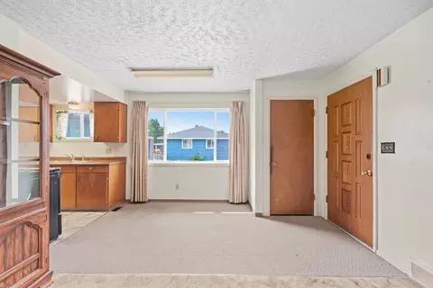 Living - 12716 E 8th Ave, Spokane Valley, WA 99216 photo 2 of 6
