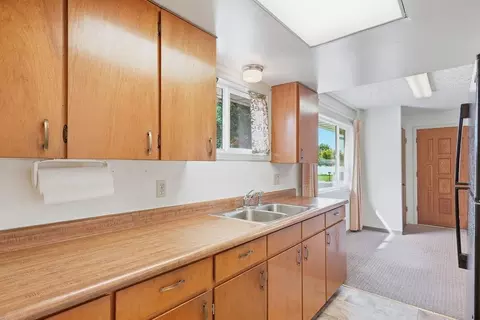 Kitchen - 12716 E 8th Ave, Spokane Valley, WA 99216 photo 4 of 4
