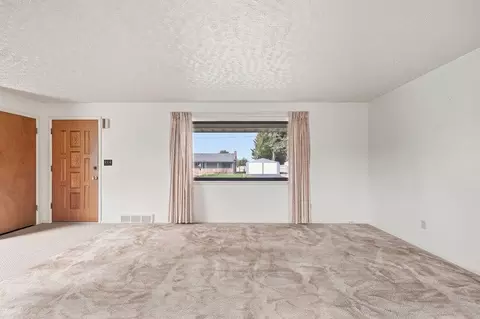 Living - 12716 E 8th Ave, Spokane Valley, WA 99216 photo 3 of 6