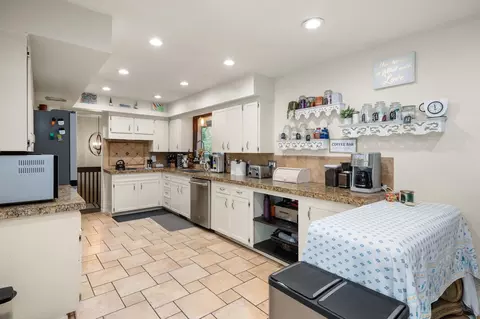Kitchen - 4904 E 50th Ave, Spokane, WA 99223 photo 1 of 4