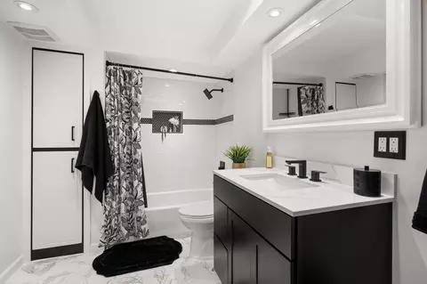 Bath - 4904 E 50th Ave, Spokane, WA 99223 photo 4 of 4