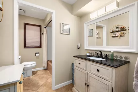 Bath - 4904 E 50th Ave, Spokane, WA 99223 photo 2 of 4
