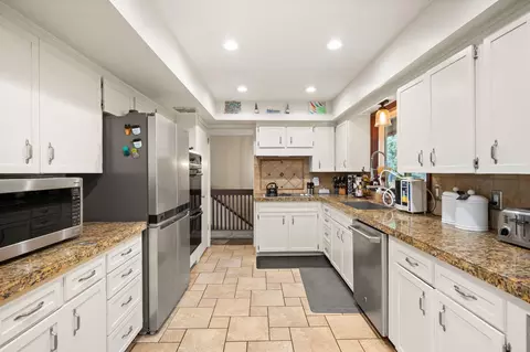 Kitchen - 4904 E 50th Ave, Spokane, WA 99223 photo 2 of 4