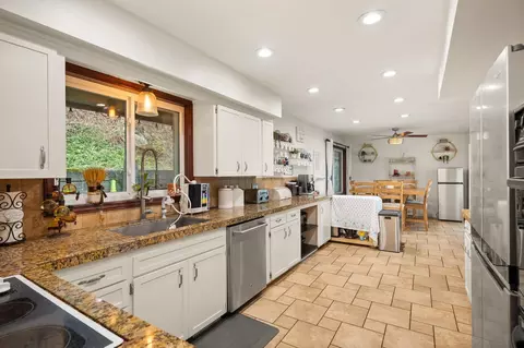 Kitchen - 4904 E 50th Ave, Spokane, WA 99223 photo 3 of 4