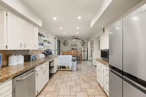 Kitchen - 4904 E 50th Ave, Spokane, WA 99223 photo 4 of 4