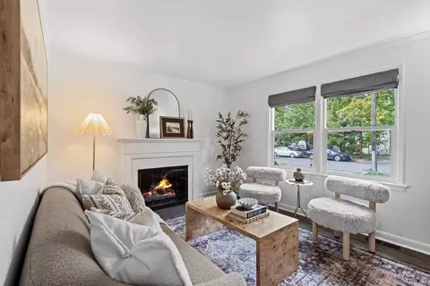 Living - 504 E 20th Ave, Spokane, WA 99203 photo 3 of 4