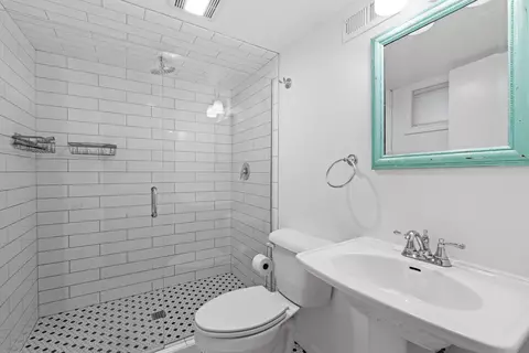Bath - 504 E 20th Ave, Spokane, WA 99203 photo 3 of 3