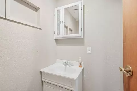 Bath - 4107 W Everett Ave, Spokane, WA 99205 photo 2 of 3