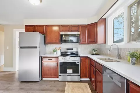 Kitchen - 2709 E Illinois Ave, Spokane, WA 99207 photo 3 of 4
