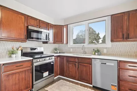 Kitchen - 2709 E Illinois Ave, Spokane, WA 99207 photo 2 of 4