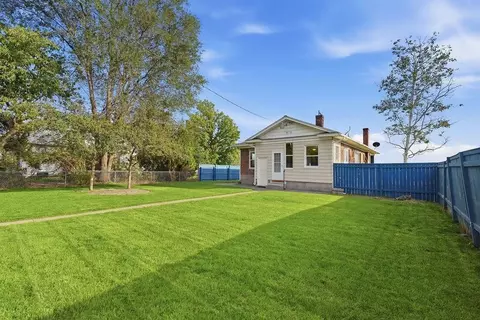 Exterior - 2709 E Illinois Ave, Spokane, WA 99207 photo 4 of 6