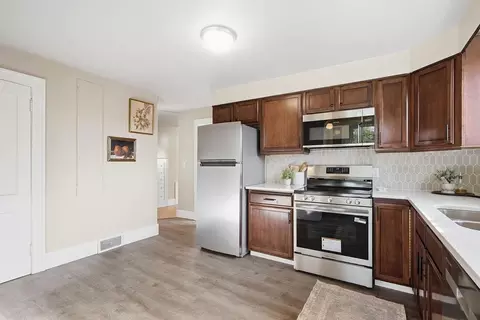 Kitchen - 2709 E Illinois Ave, Spokane, WA 99207 photo 4 of 4