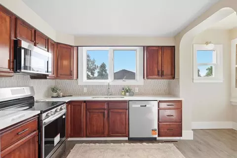 Kitchen - 2709 E Illinois Ave, Spokane, WA 99207 photo 1 of 4