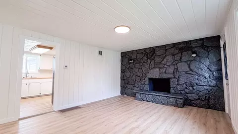 Living - 5317 E Commerce Ave, Spokane, WA 99212 photo 3 of 5
