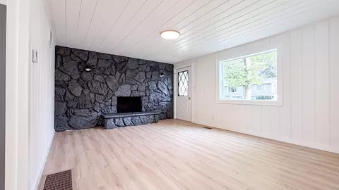 Living - 5317 E Commerce Ave, Spokane, WA 99212 photo 2 of 5