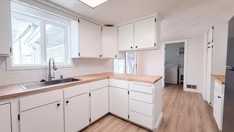 Kitchen - 5317 E Commerce Ave, Spokane, WA 99212 photo 4 of 6