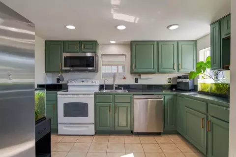 Kitchen - 7403 E 3rd Ave, Spokane Valley, WA 99212 photo 2 of 2