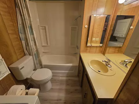 Bath - 1205 E Lyons Ave #146, Spokane, WA 99208 photo 2 of 4