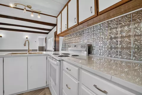 Kitchen - 1211 E Lyons Ave # 107, Spokane, WA 99208 photo 4 of 4