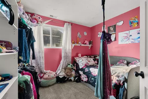 Bedroom - 3515 E Broad Ave, Spokane, WA 99207 photo 3 of 5