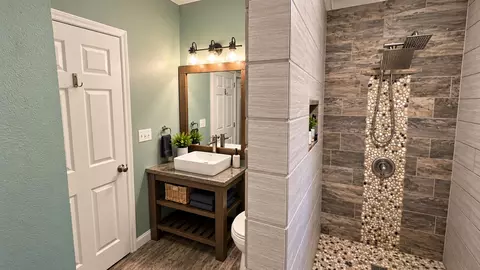Bath - 13017 E Longfellow Ave, Spokane Valley, WA 99216 photo 4 of 4