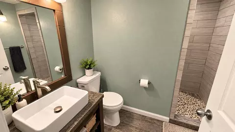 Bath - 13017 E Longfellow Ave, Spokane Valley, WA 99216 photo 3 of 4