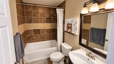 Bath - 13017 E Longfellow Ave, Spokane Valley, WA 99216 photo 2 of 4