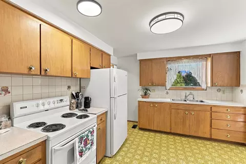 Kitchen - 13521 E 16th Ave, Spokane Valley, WA 99216 photo 3 of 5
