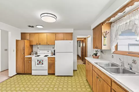 Kitchen - 13521 E 16th Ave, Spokane Valley, WA 99216 photo 1 of 5