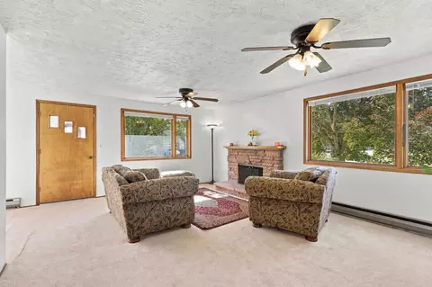 Living - 13521 E 16th Ave, Spokane Valley, WA 99216 photo 2 of 4