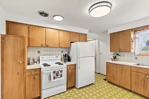 Kitchen - 13521 E 16th Ave, Spokane Valley, WA 99216 photo 2 of 5