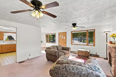 Living - 13521 E 16th Ave, Spokane Valley, WA 99216 photo 4 of 4
