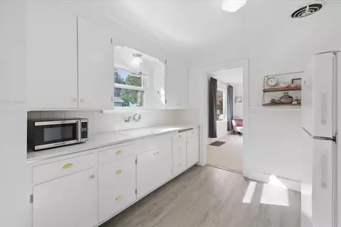 Kitchen - 3017 E 18th Ave, Spokane, WA 99223 photo 2 of 3
