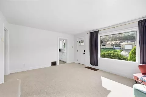 Living - 3017 E 18th Ave, Spokane, WA 99223 photo 2 of 4