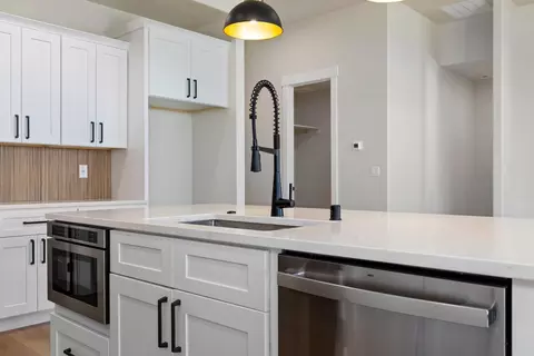 Kitchen - 2230 E Towhee Ln, Spokane, WA 99208 photo 3 of 3