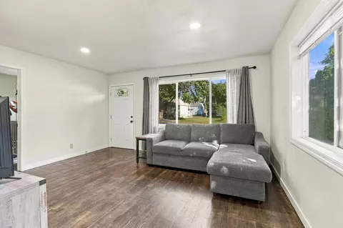 Living - 3614 E 29th Ave, Spokane, WA 99223 photo 2 of 2