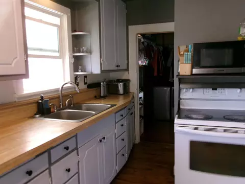 Kitchen - 2520 E Sanson Ave, Spokane, WA 99217 photo 2 of 3
