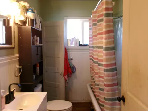 Bath - 2520 E Sanson Ave, Spokane, WA 99217 photo 1 of 1