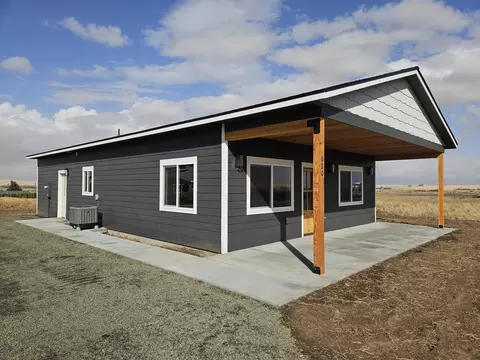 520 E Devisadero St, Reardan, WA 99029