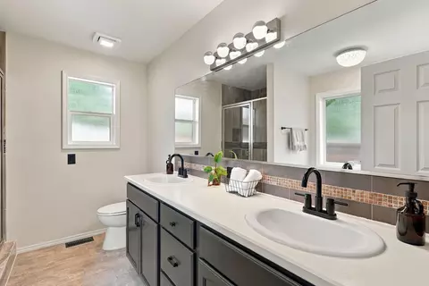 Bath - 705 E Upper Terrace Ln, Colbert, WA 99005 photo 1 of 5
