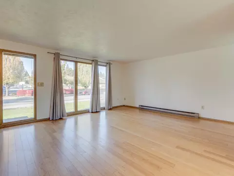 Living - 11922 E 24th Ave, Spokane Valley, WA 99206 photo 2 of 5
