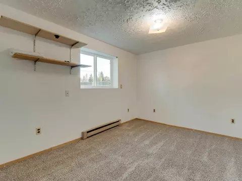 Bedroom - 11922 E 24th Ave, Spokane Valley, WA 99206 photo 4 of 7